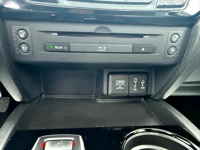 Photo of 2017 White Honda Pilot