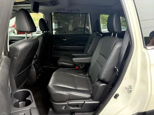Photo of 2017 White Honda Pilot