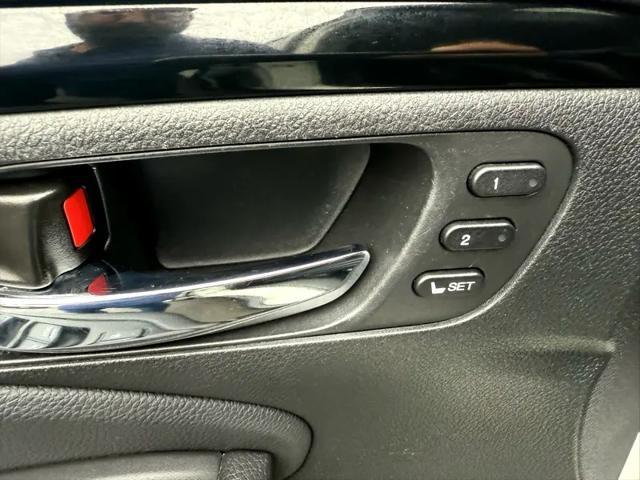 Photo of 2017 White Honda Pilot