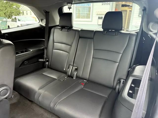 Photo of 2017 White Honda Pilot