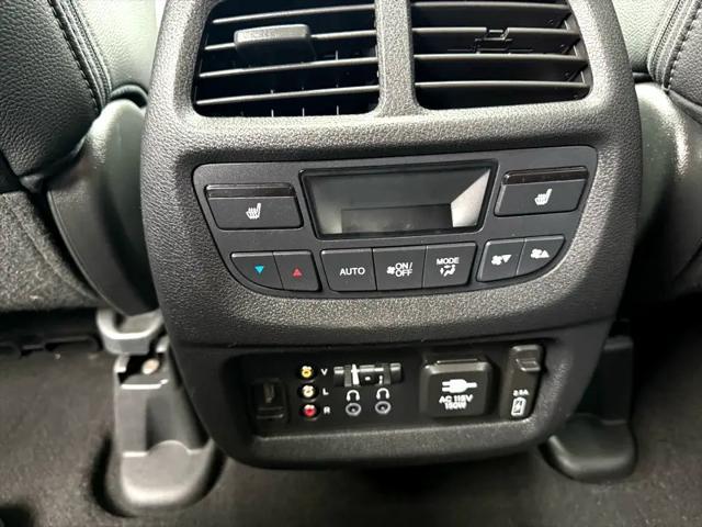 Photo of 2017 White Honda Pilot
