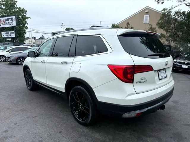 Photo of 2017 White Honda Pilot