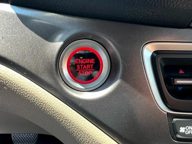 Photo of 2019 White Honda Pilot