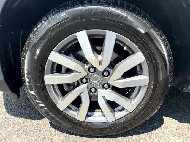 Photo of 2019 White Honda Pilot