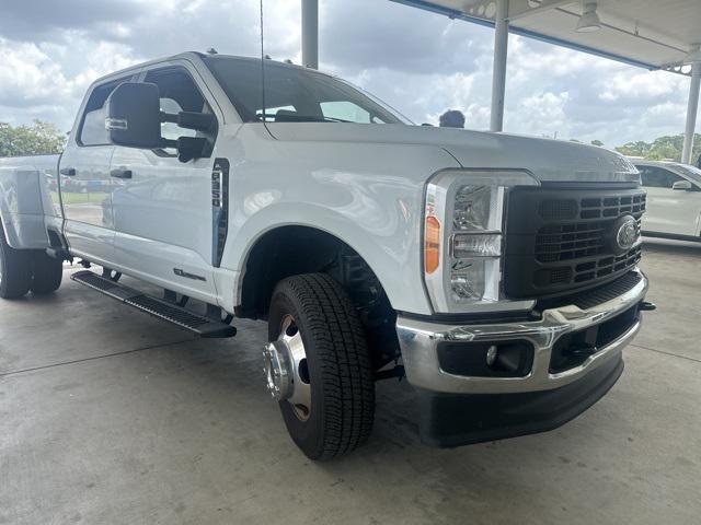 Photo of 2023 Oxford White Ford F-350