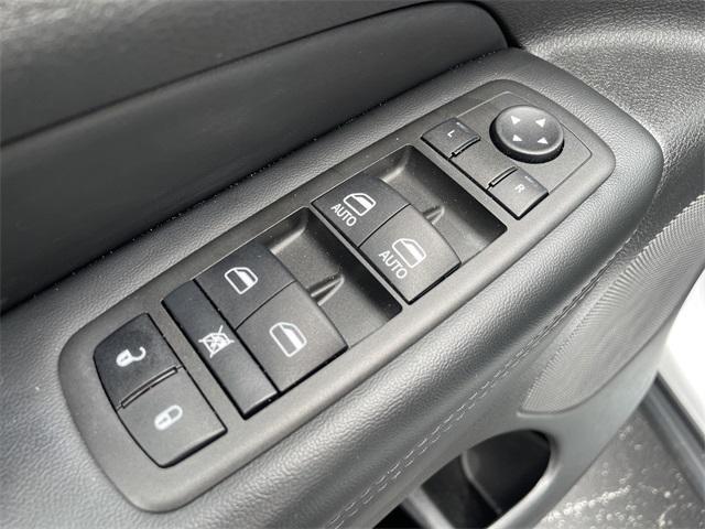 Photo of 2022 Bright White Clearcoat Jeep Grand Cherokee