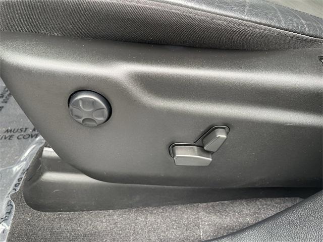 Photo of 2022 Bright White Clearcoat Jeep Grand Cherokee