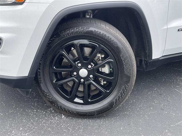 Photo of 2022 Bright White Clearcoat Jeep Grand Cherokee