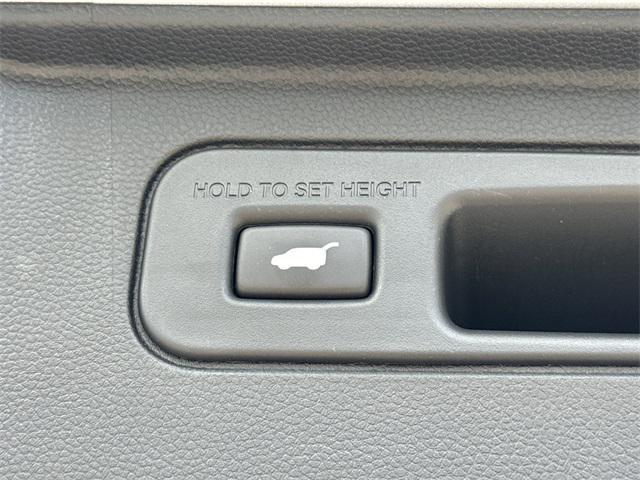 Photo of 2023 Lunar Silver Metallic Honda Pilot
