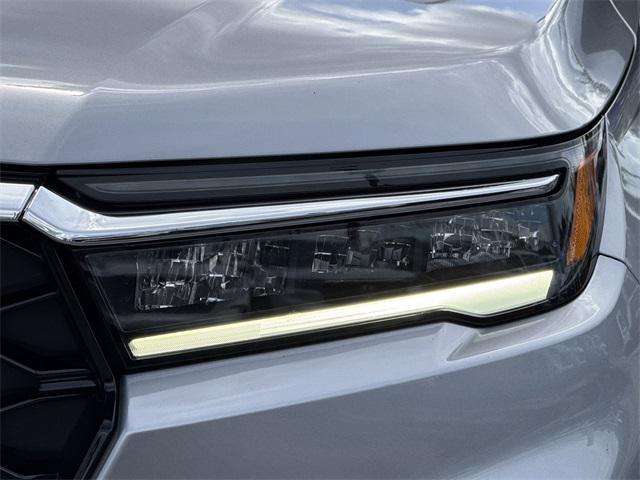 Photo of 2023 Lunar Silver Metallic Honda Pilot