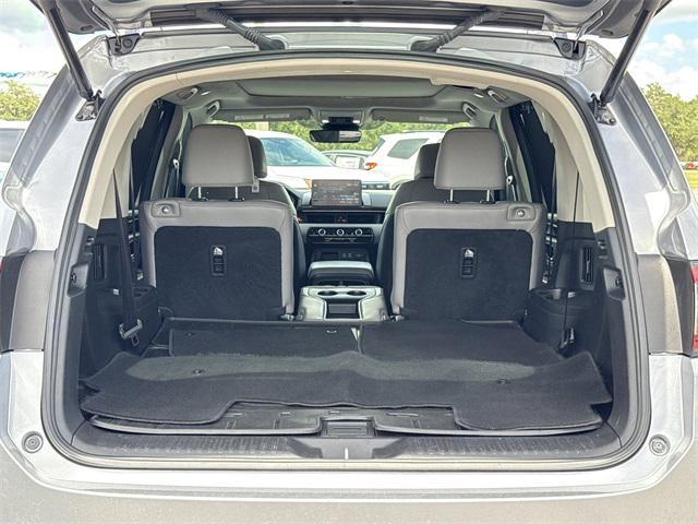 Photo of 2023 Lunar Silver Metallic Honda Pilot