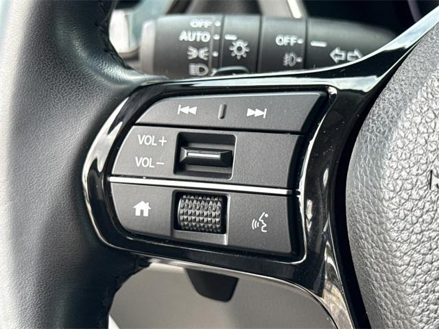 Photo of 2023 Lunar Silver Metallic Honda Pilot