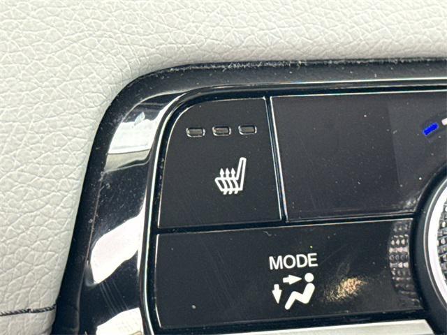 Photo of 2023 Lunar Silver Metallic Honda Pilot
