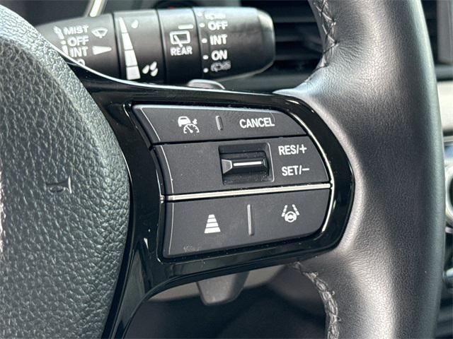 Photo of 2023 Lunar Silver Metallic Honda Pilot