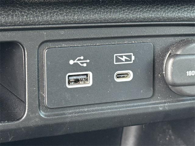 Photo of 2023 Lunar Silver Metallic Honda Pilot