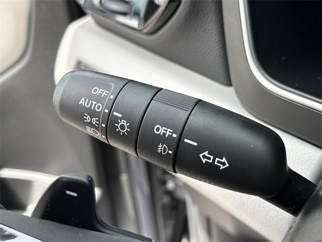 Photo of 2023 Lunar Silver Metallic Honda Pilot