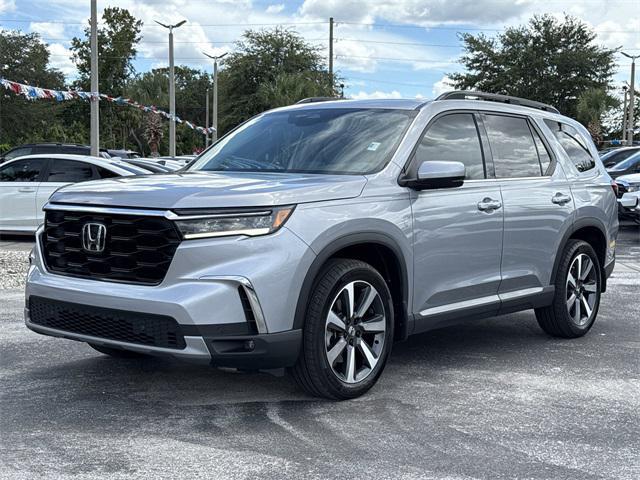 Photo of 2023 Lunar Silver Metallic Honda Pilot