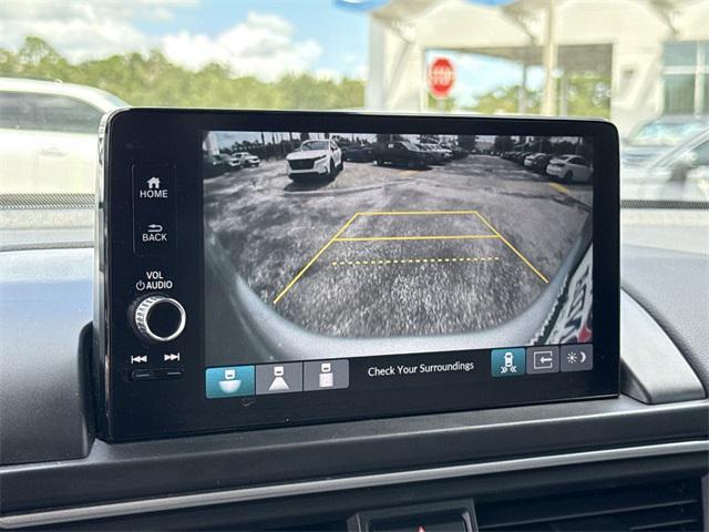 Photo of 2023 Lunar Silver Metallic Honda Pilot