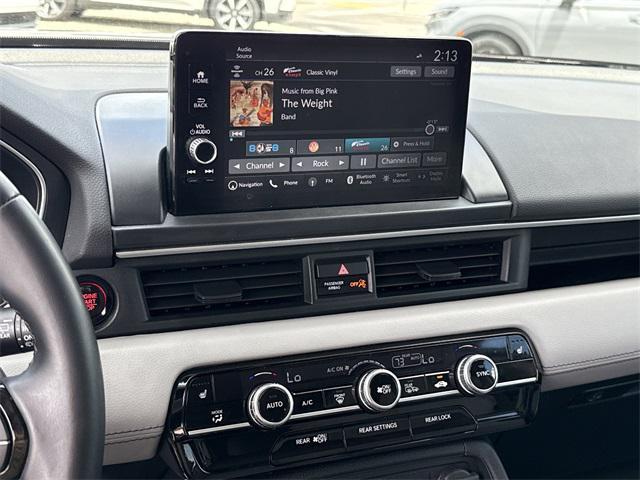 Photo of 2023 Lunar Silver Metallic Honda Pilot