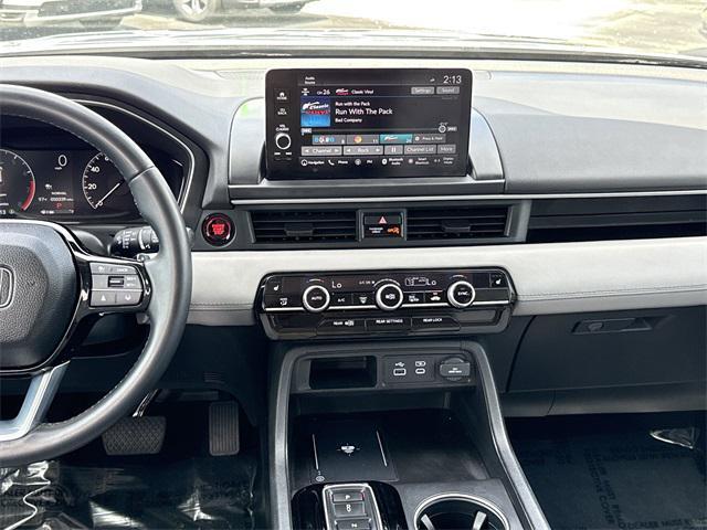 Photo of 2023 Lunar Silver Metallic Honda Pilot