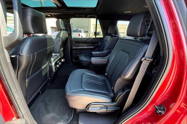 Photo of 2019 Ruby Red Metallic Tinted Clearcoat Ford Expedition