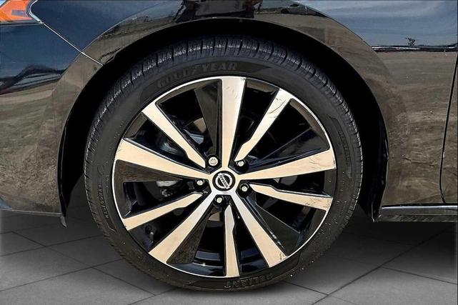 Photo of 2021 Super Black Nissan Altima