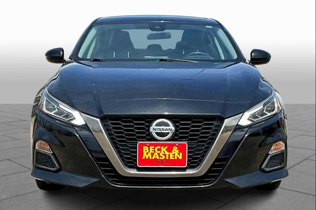 Photo of 2021 Super Black Nissan Altima