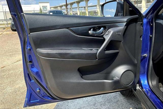Photo of 2018 Caspian Blue Nissan Rogue