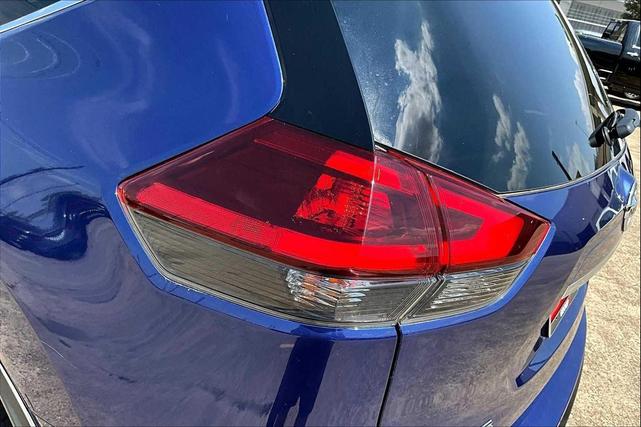 Photo of 2018 Caspian Blue Nissan Rogue