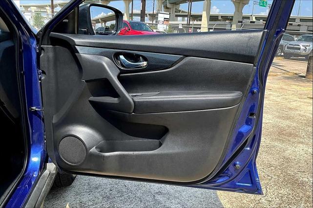 Photo of 2018 Caspian Blue Nissan Rogue