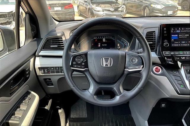 Photo of 2018 GRAY Honda Odyssey