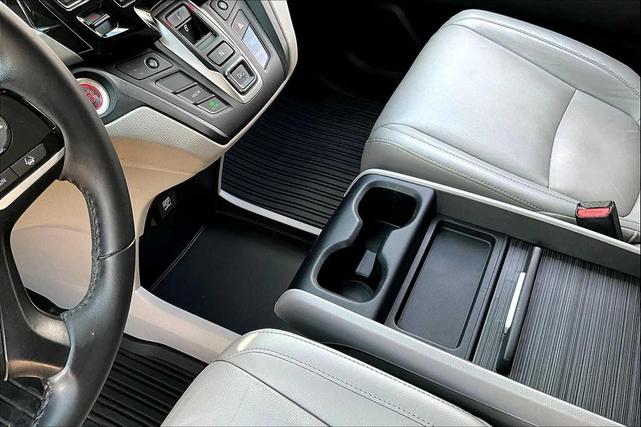 Photo of 2018 GRAY Honda Odyssey