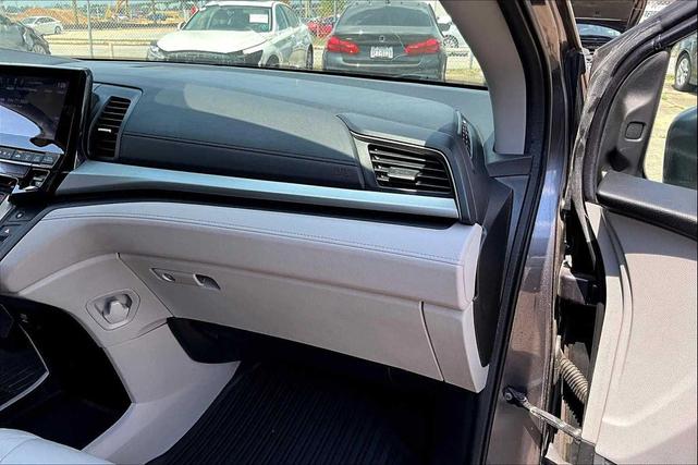 Photo of 2018 GRAY Honda Odyssey