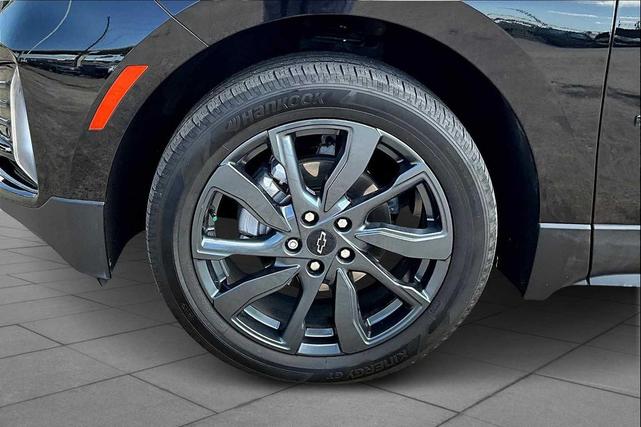 Photo of 2023 Mosaic Black Metallic Chevrolet Equinox