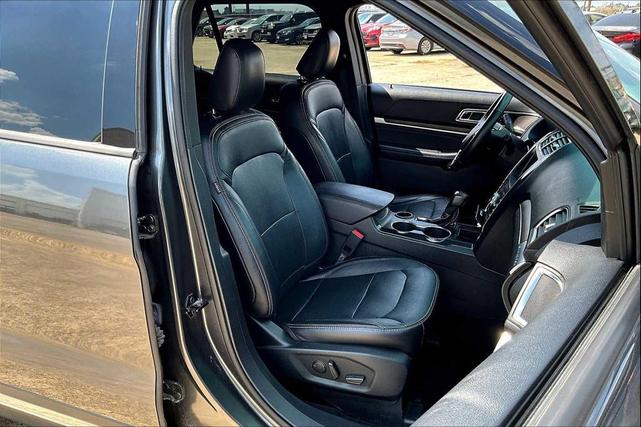 Photo of 2019 Magnetic Metallic Ford Explorer