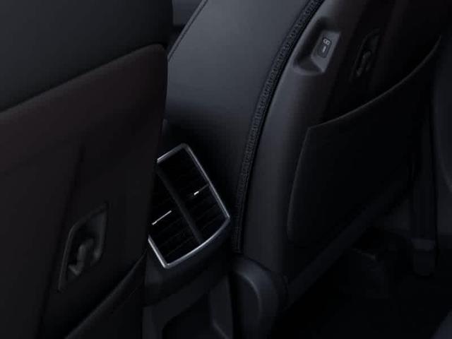 Photo of 2026 Glacial White Pearl Kia Sportage