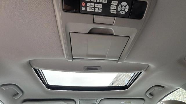 Photo of 2011 Polished Metal Metallic Honda Odyssey