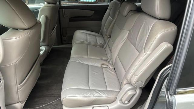 Photo of 2011 Polished Metal Metallic Honda Odyssey