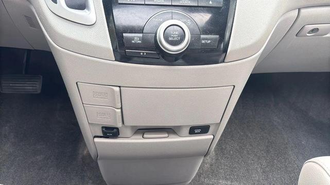 Photo of 2011 Polished Metal Metallic Honda Odyssey