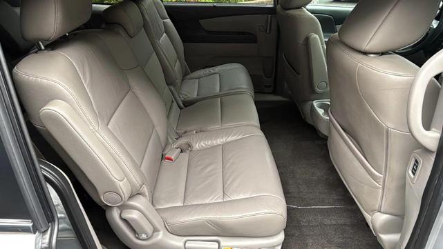 Photo of 2011 Polished Metal Metallic Honda Odyssey