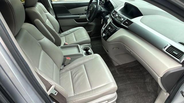 Photo of 2011 Polished Metal Metallic Honda Odyssey