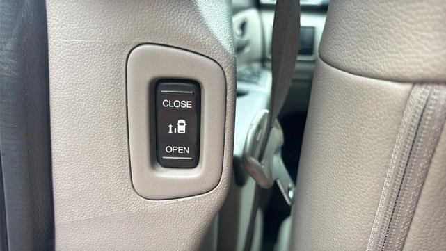 Photo of 2011 Polished Metal Metallic Honda Odyssey
