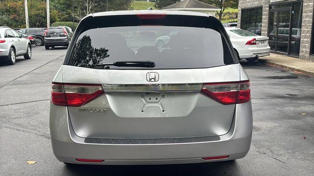 Photo of 2011 Polished Metal Metallic Honda Odyssey