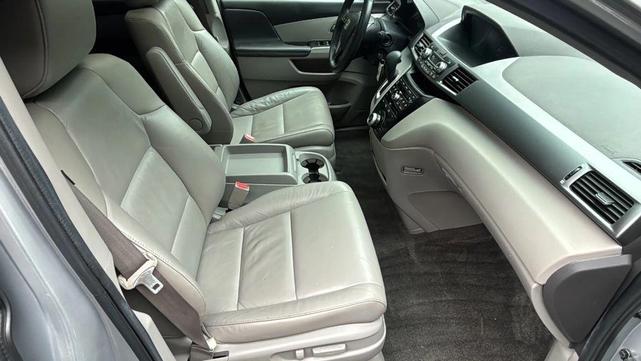 Photo of 2011 Polished Metal Metallic Honda Odyssey