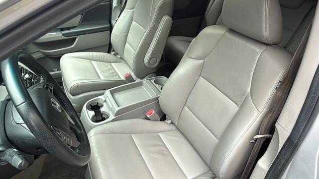 Photo of 2011 Polished Metal Metallic Honda Odyssey