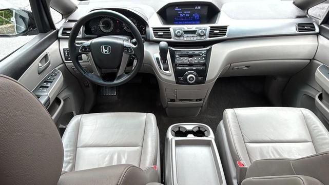 Photo of 2011 Polished Metal Metallic Honda Odyssey