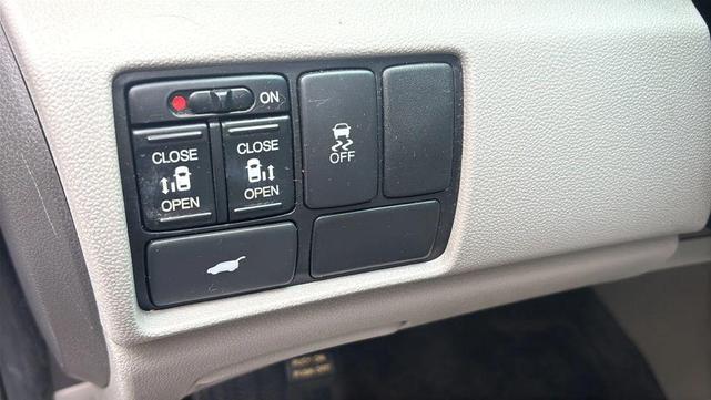 Photo of 2011 Polished Metal Metallic Honda Odyssey
