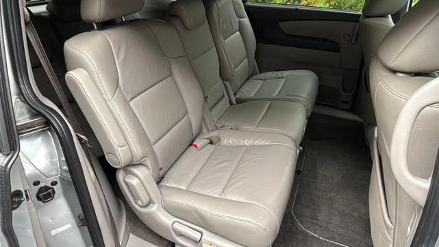 Photo of 2011 Polished Metal Metallic Honda Odyssey