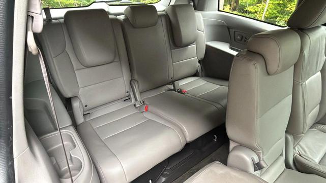 Photo of 2011 Polished Metal Metallic Honda Odyssey