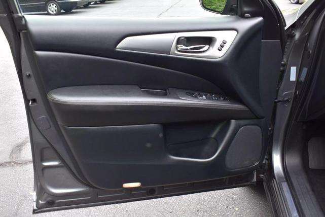 Photo of 2019 Gun Metallic Nissan Pathfinder